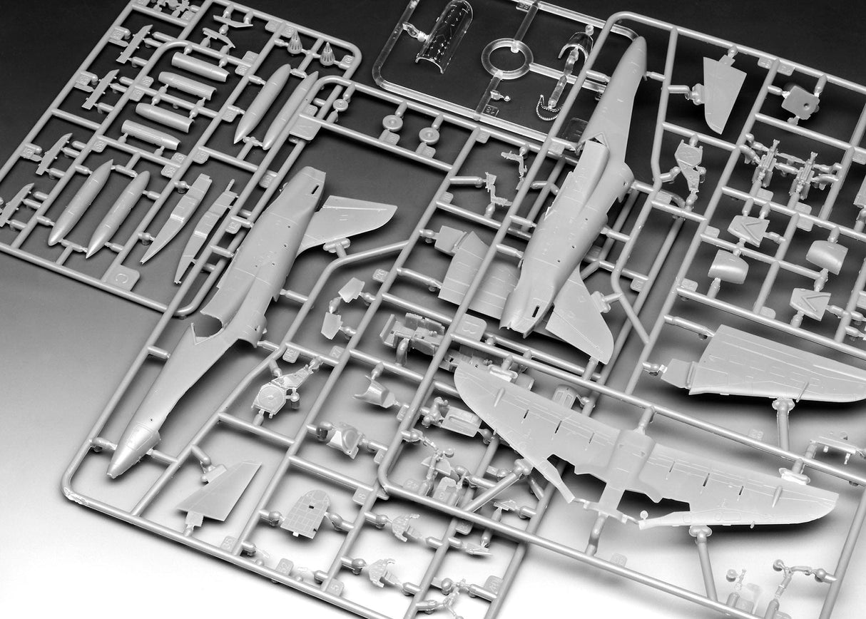 Revell 64970 1/72 BAE Hawk T.1 Plastic Model Kit Revell PLASTIC MODELS