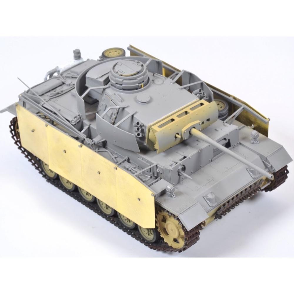 Takom 8002 1/35 Pz.Kpfw.III Ausf.M mit schürzen Plastic Model Kit Takom PLASTIC MODELS