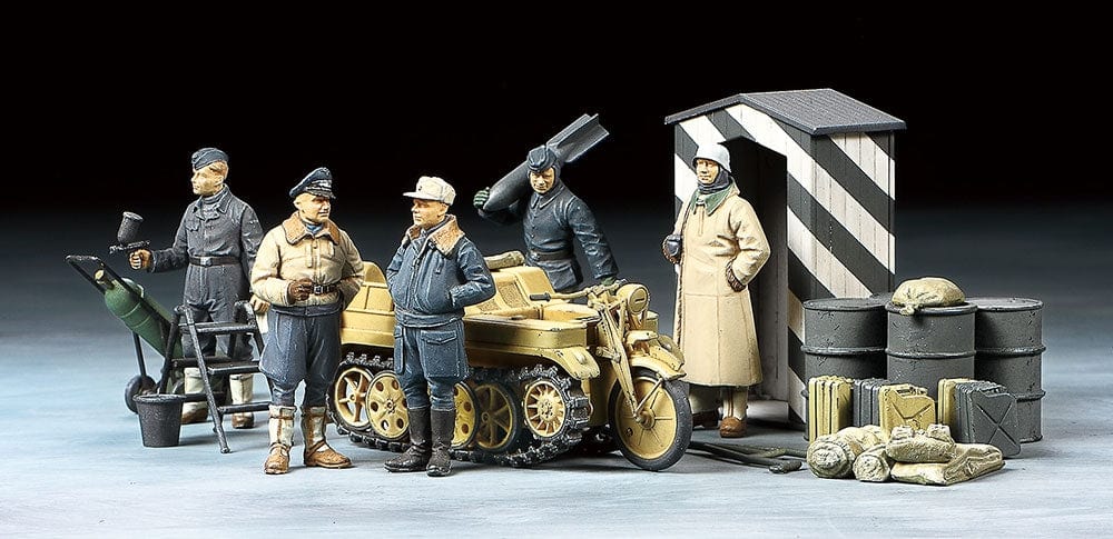Tamiya 1/48 Luftwaffe Crew W/Kettenkraftrad Tamiya PLASTIC MODELS
