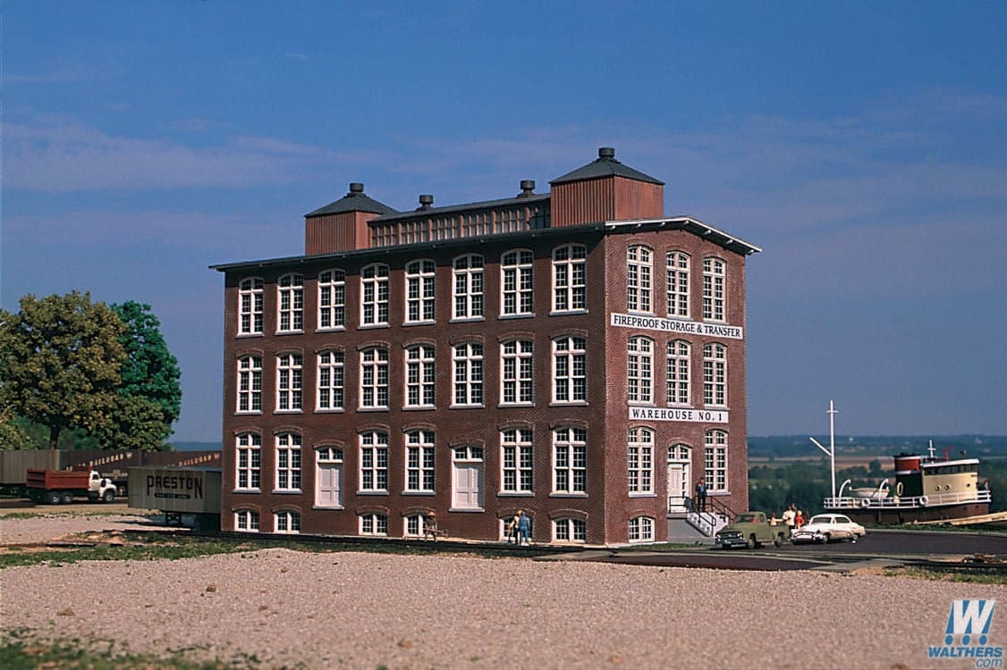 Walthers Cornerstone HO Front Street Warehouse - Kit - 6-3/4 x 15-3/8 x 10in 17.1 x 39.1 x 25.4cm Walthers Cornerstone TRAINS - HO/OO SCALE