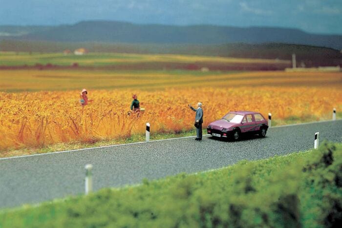 Walthers SceneMaster 949-1255 HO Flexible Self-Adhesive Paved Roadway No Lines 1m x 66mm Walthers SceneMaster TRAINS - HO/OO SCALE