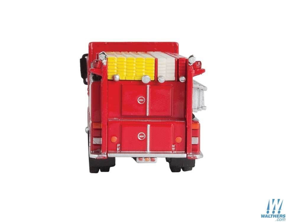 Walthers SceneMaster HO Heavy-Duty Fire Engine - Assembled - Red Walthers SceneMaster TRAINS - HO/OO SCALE