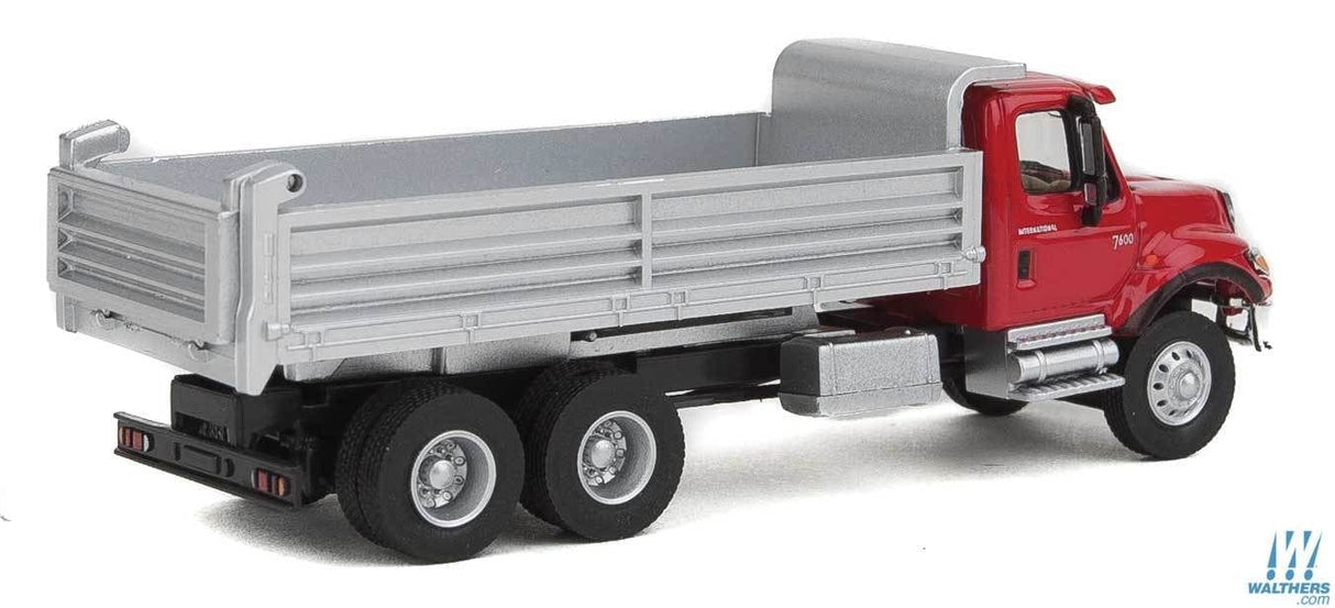 Walthers SceneMaster HO International(R) 7600 3-Axle Heavy-Duty Dump Truck - Assembled - Red Cab, Silver Dump Body Walthers SceneMaster TRAINS - HO/OO SCALE
