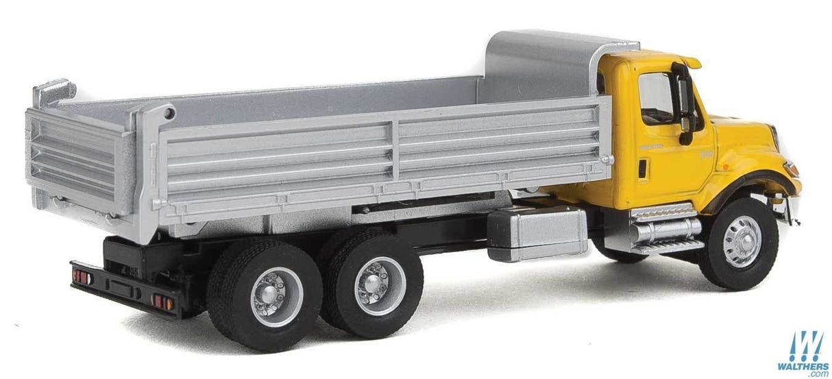 Walthers SceneMaster HO International(R) 7600 3-Axle Heavy-Duty Dump Truck - Assembled - Yellow Cab, Silver Dump Body Walthers SceneMaster TRAINS - HO/OO SCALE