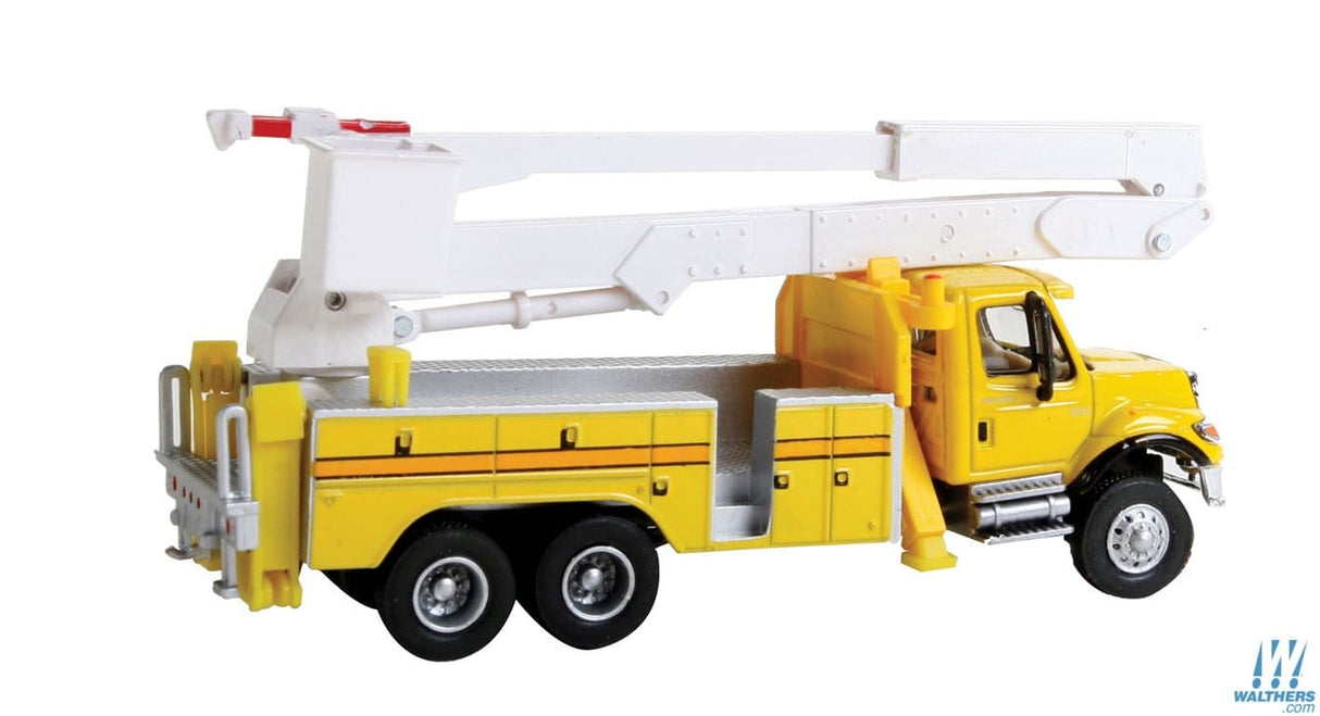 Walthers SceneMaster HO International(R) 7600 Utility Truck w/Bucket Lift - Assembled - Yellow Walthers SceneMaster TRAINS - HO/OO SCALE