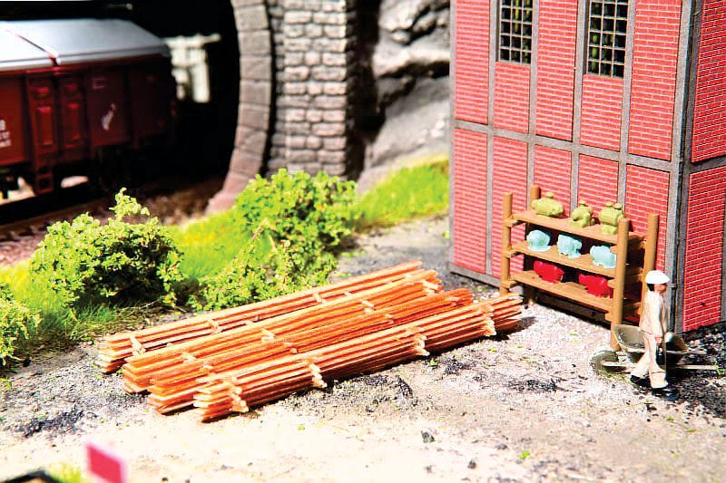 Walthers Scenemasters HO Stack of Rough Lumber Kit Walthers SceneMaster TRAINS - HO/OO SCALE