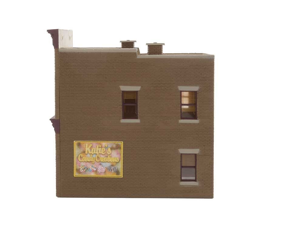 Walthers Trainline 808 HO Katiefts Candy Creations - Assembled - 2-1/2 x 3-1/2 x 3-3/8 6.3 x 8.8 x 8.5cm - Hobbytech Toys