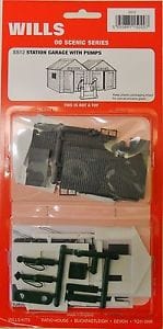 Wills SS12 HO/OO Station Garage With Pumps Wills TRAINS - HO/OO SCALE