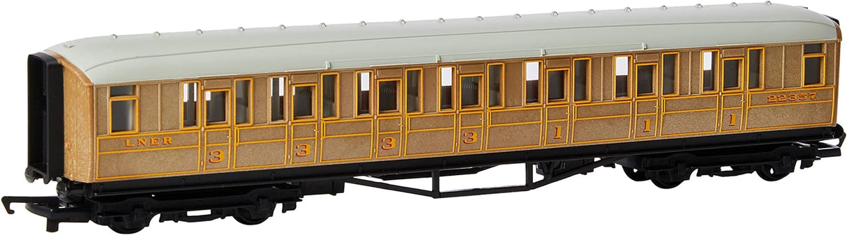 Hornby R4332 OO Scale Railroad LNER Composite Coach - Era 3
