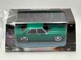 DDA 1/24 Turquoise Custom Holden HQ Spectra Rides Light Up - Prebuilt Plastic Model
