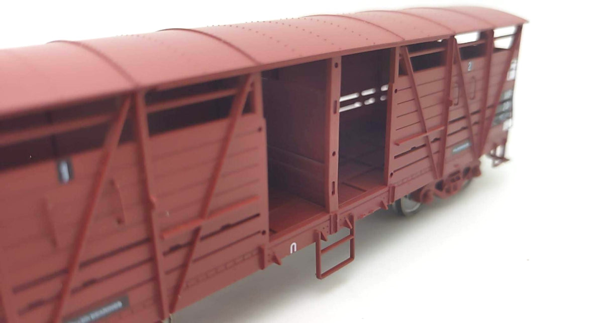 Ixion HO Scale VR Cattle Wagon 3-Pack H, contents VSBY5, VSBY22, VSBY25