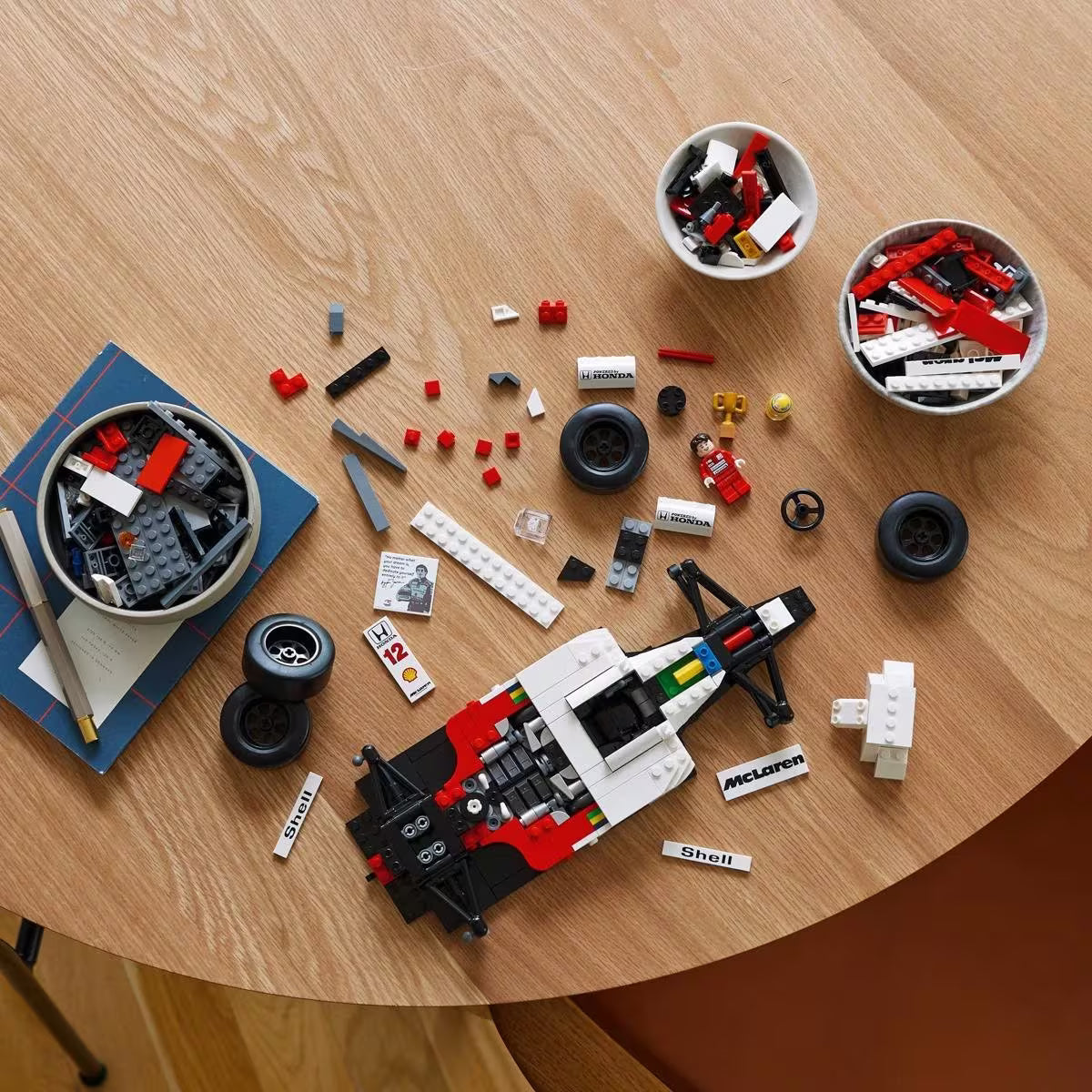 LEGO Icons - McLaren MP4/4 & Ayrton Senna [10330]
