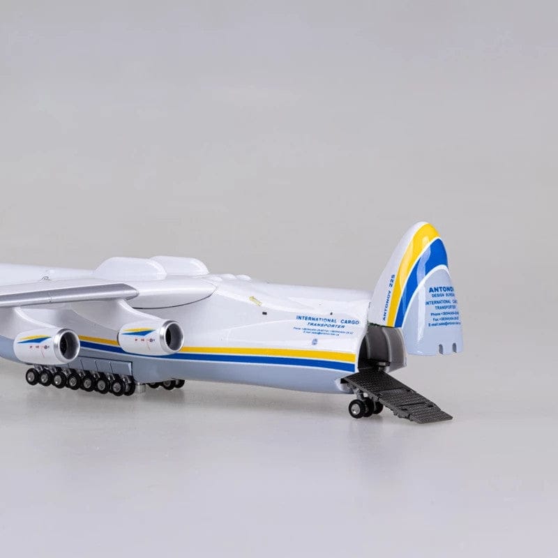 Antanov AN225 1/200 Resin Model Plane (42cm)