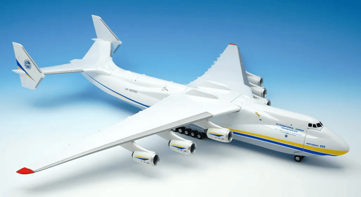 Antanov AN225 1/200 Resin Model Plane (42cm)