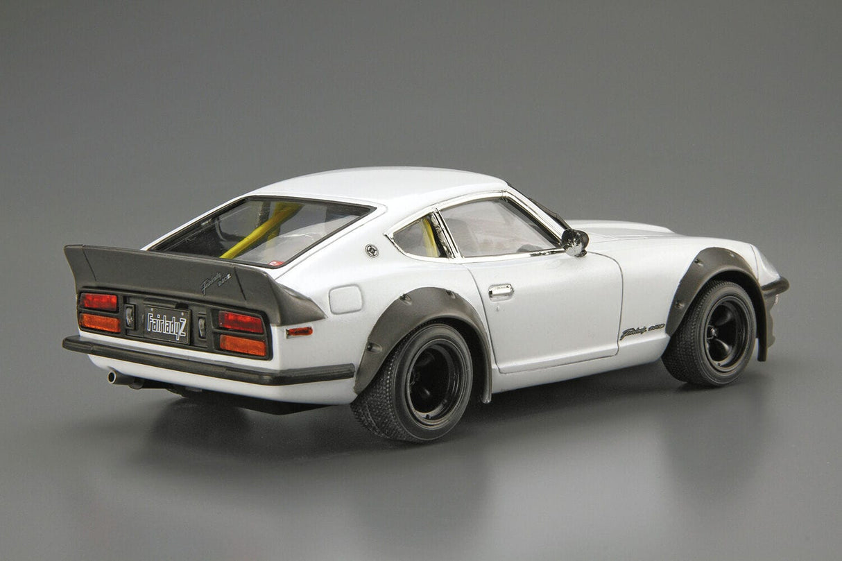 Aoshima 1/24 Nissan S30 Fairlady Z Aero Custom Ver.2 1975 Plastic Model Kit [020063]
