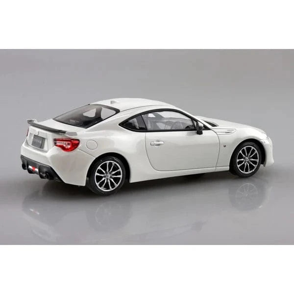 Aoshima 1/32 Snap Toyota 86 (Crystal White Pearl) Plastic Model Kit