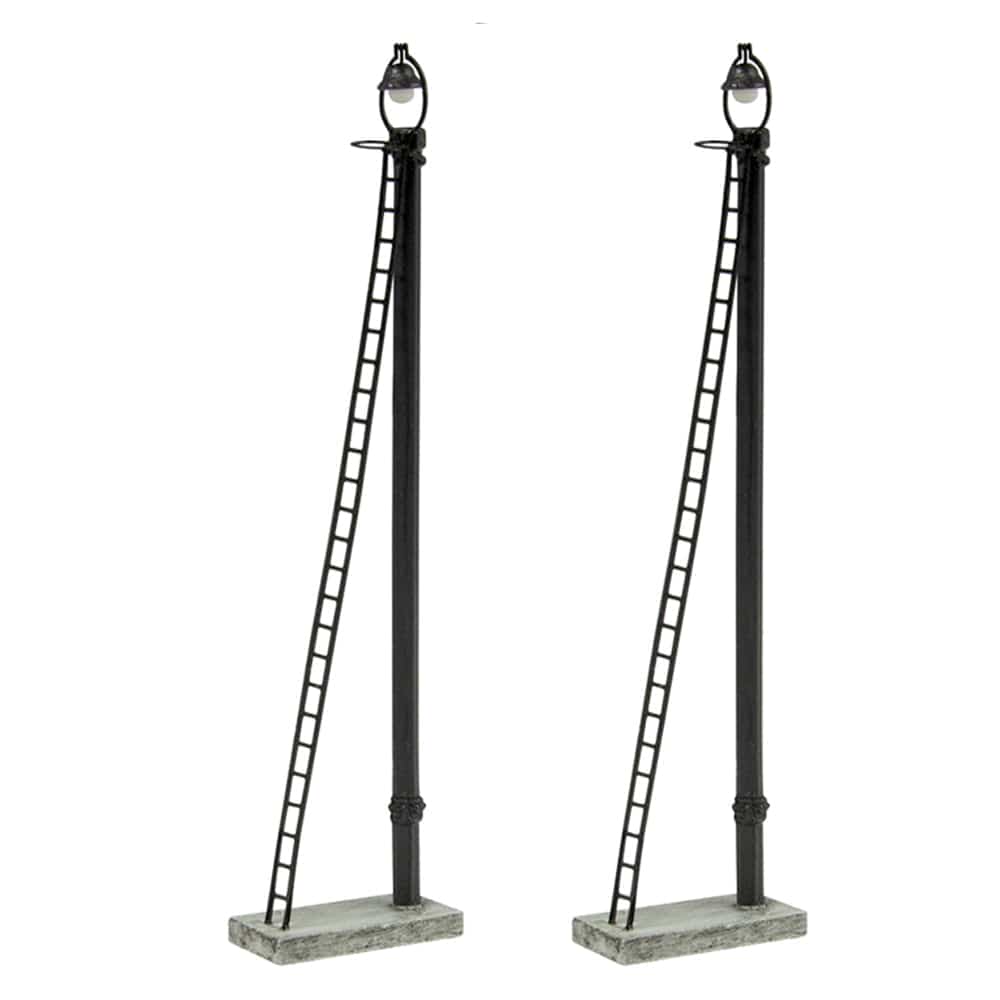 Bachmann OO 44-561 Wooden Post Yard Lamps (2)