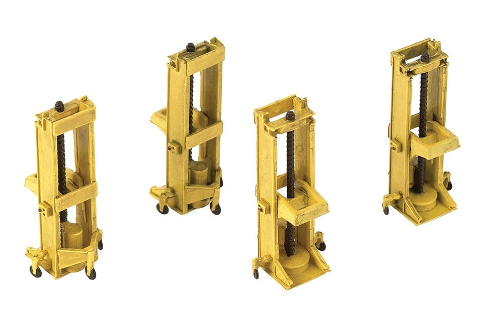 Bachmann Scenecraft OO Scale Lifting Jacks (4pcs)