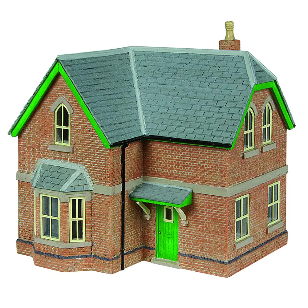 Bachmann Scenecraft OO Scale Railway House - Green & Cream