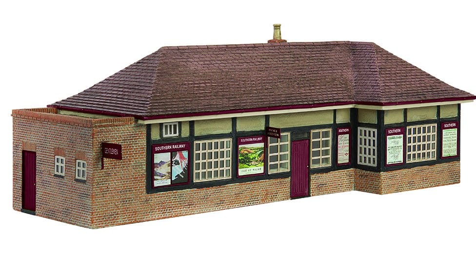 Bachmann Scenecraft OO Scale Rural Station - Maroon & Cream