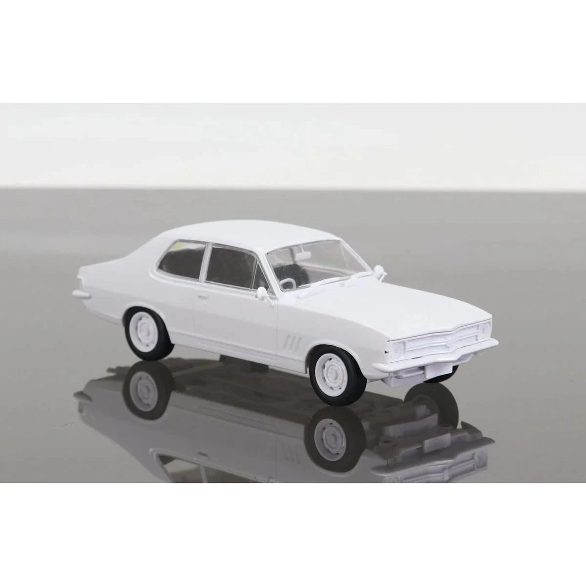 DDA 1/24 LC Torana GTR Sealed Body Opening Bonnet w/Engine Plastic Model Kit [611K] - Hobbytech Toys