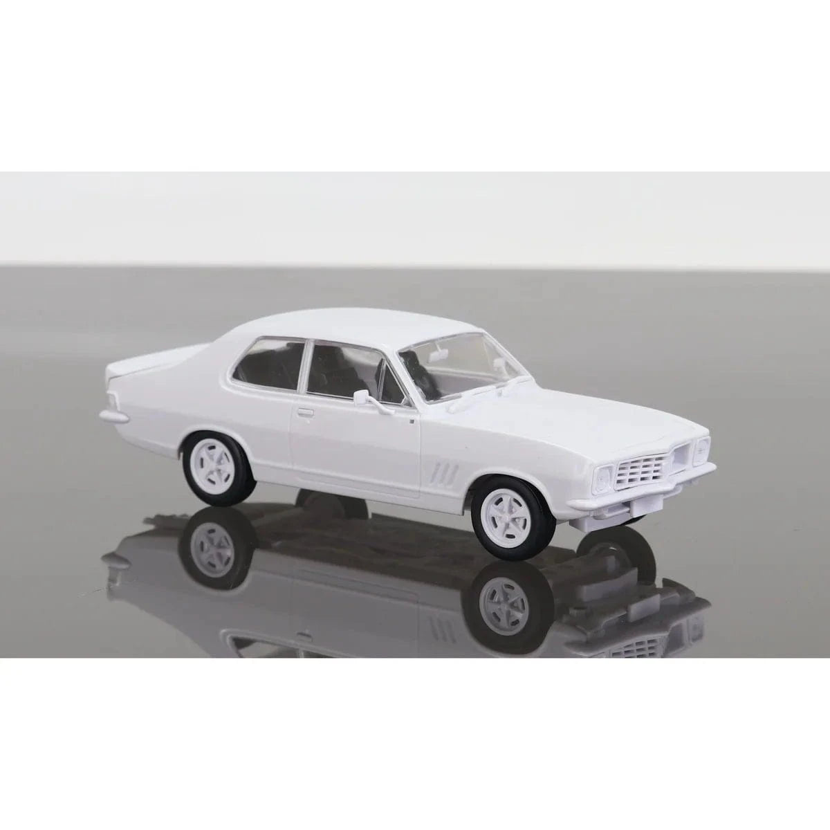 DDA 1/24 LJ Torana GTR XU1 Sealed Body Opening Bonnet Plastic Model Kit [610K] - Hobbytech Toys