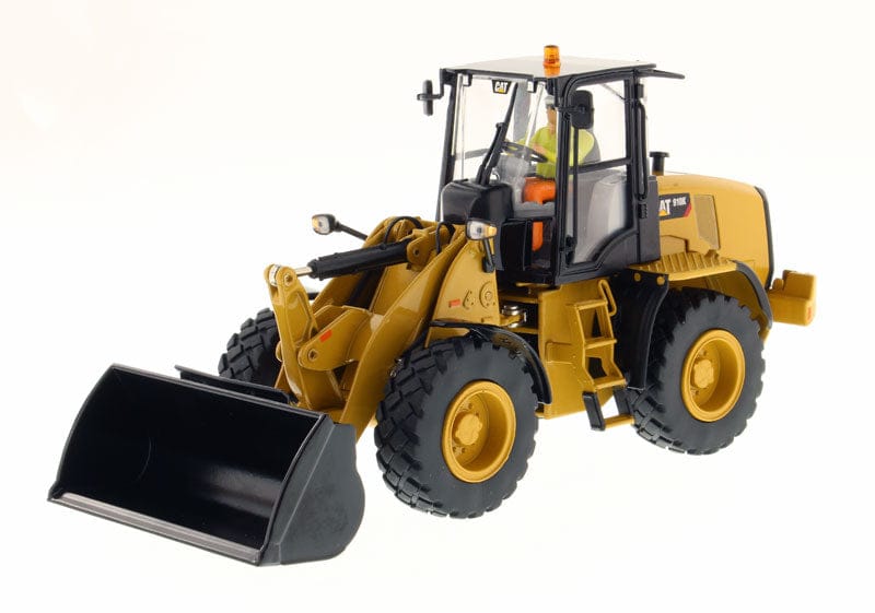 Diecast Masters 1/32 Cat 910K Wheel Loader
