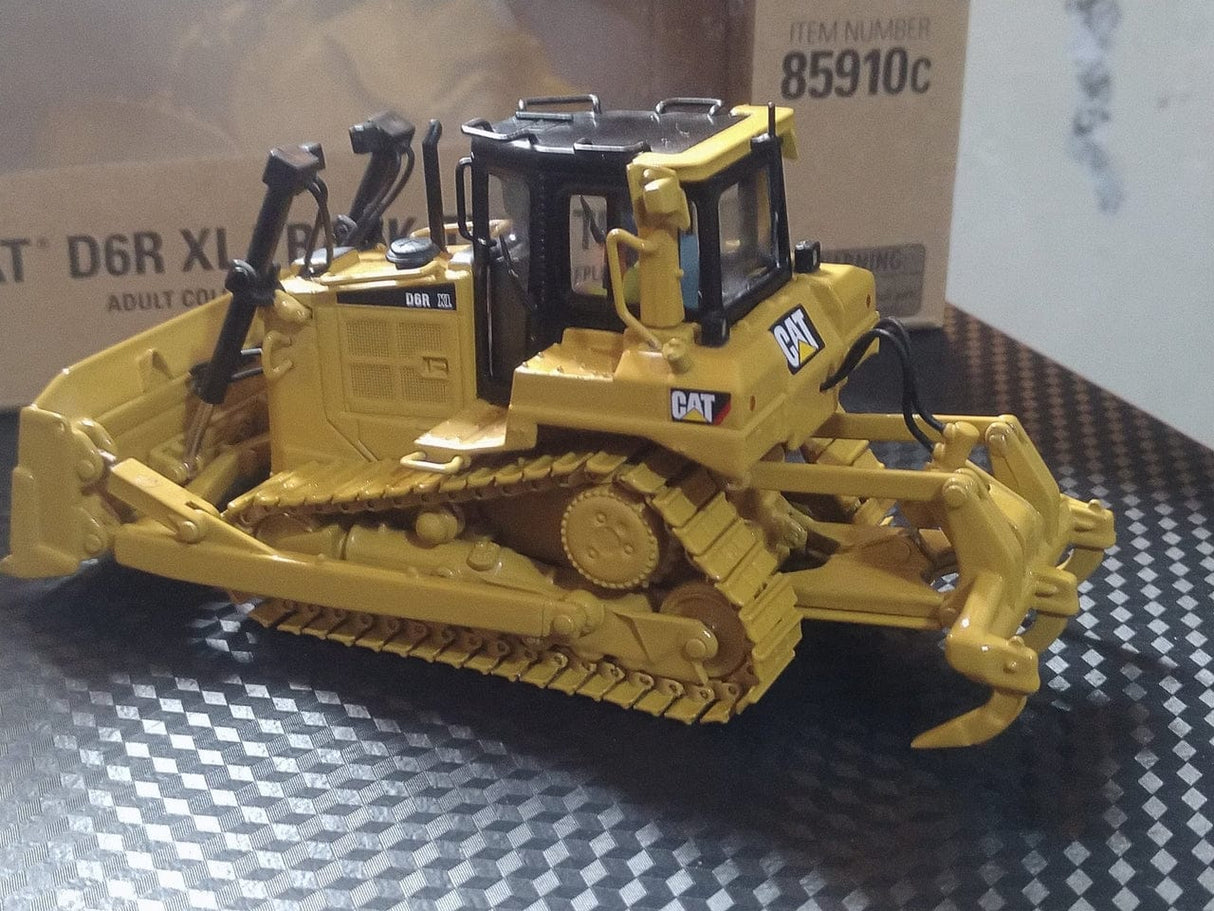 Diecast Masters 1/50 Cat D6R Track-Type Tractor Core Classics