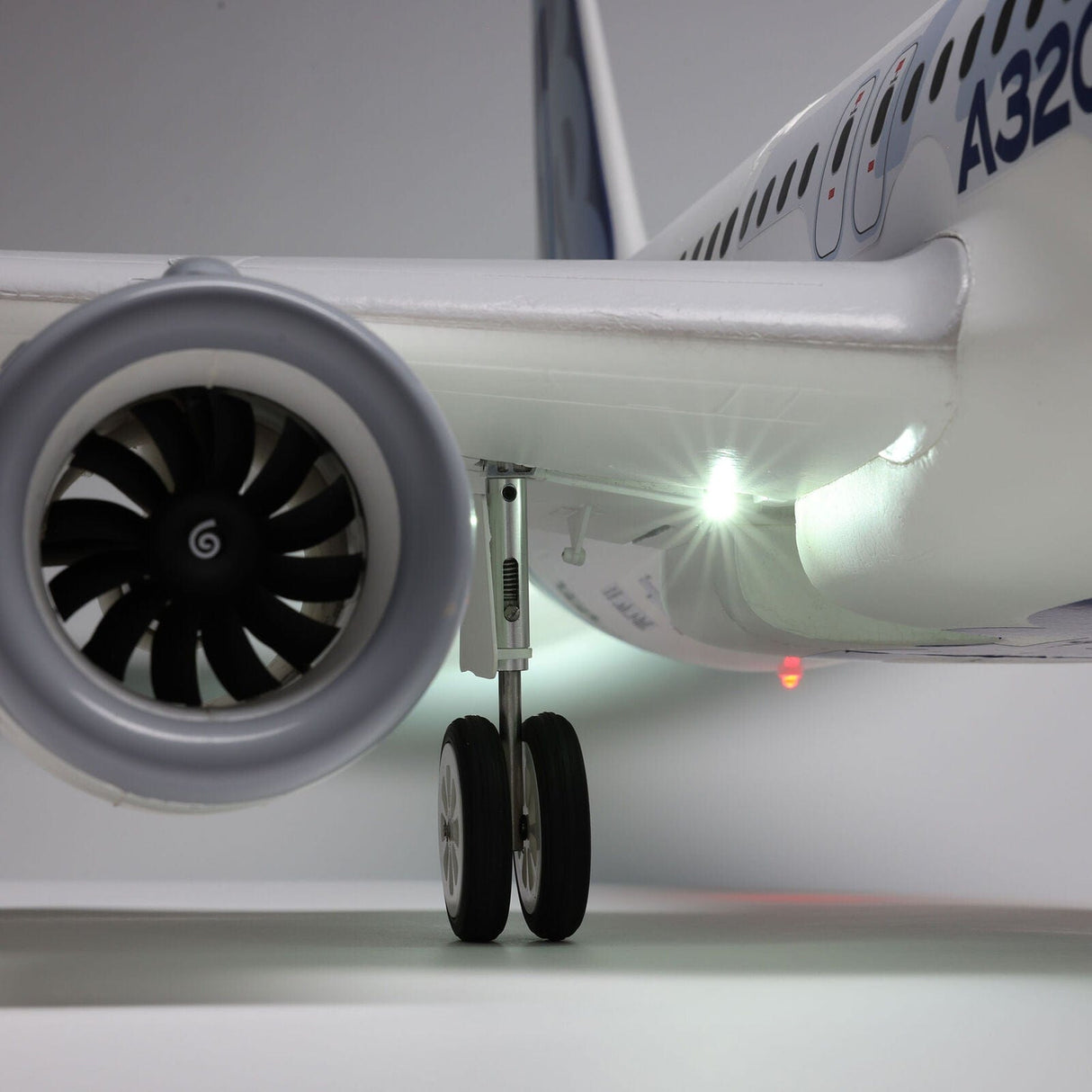E-Flite Airbus A320neo 1.5m Airliner Twin 64mm EDF, BNF Basic [EFL-1493]