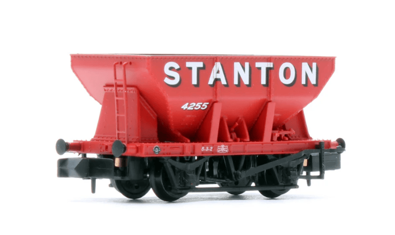 Graham Farish N Scale 24T Ore Hopper Stanton Red