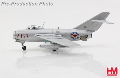 Hobby Master HA2432 1/72 MiG-15bis Red 2057 Lt. No Kum-sok Kimpo AFB September 1953