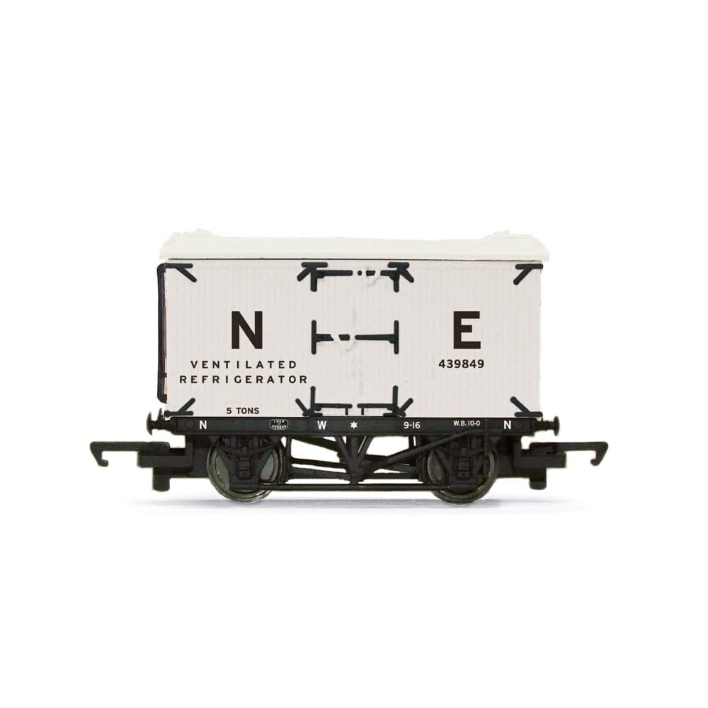Hornby OO Scale Railroad Refrigerator Wagon [R60350]