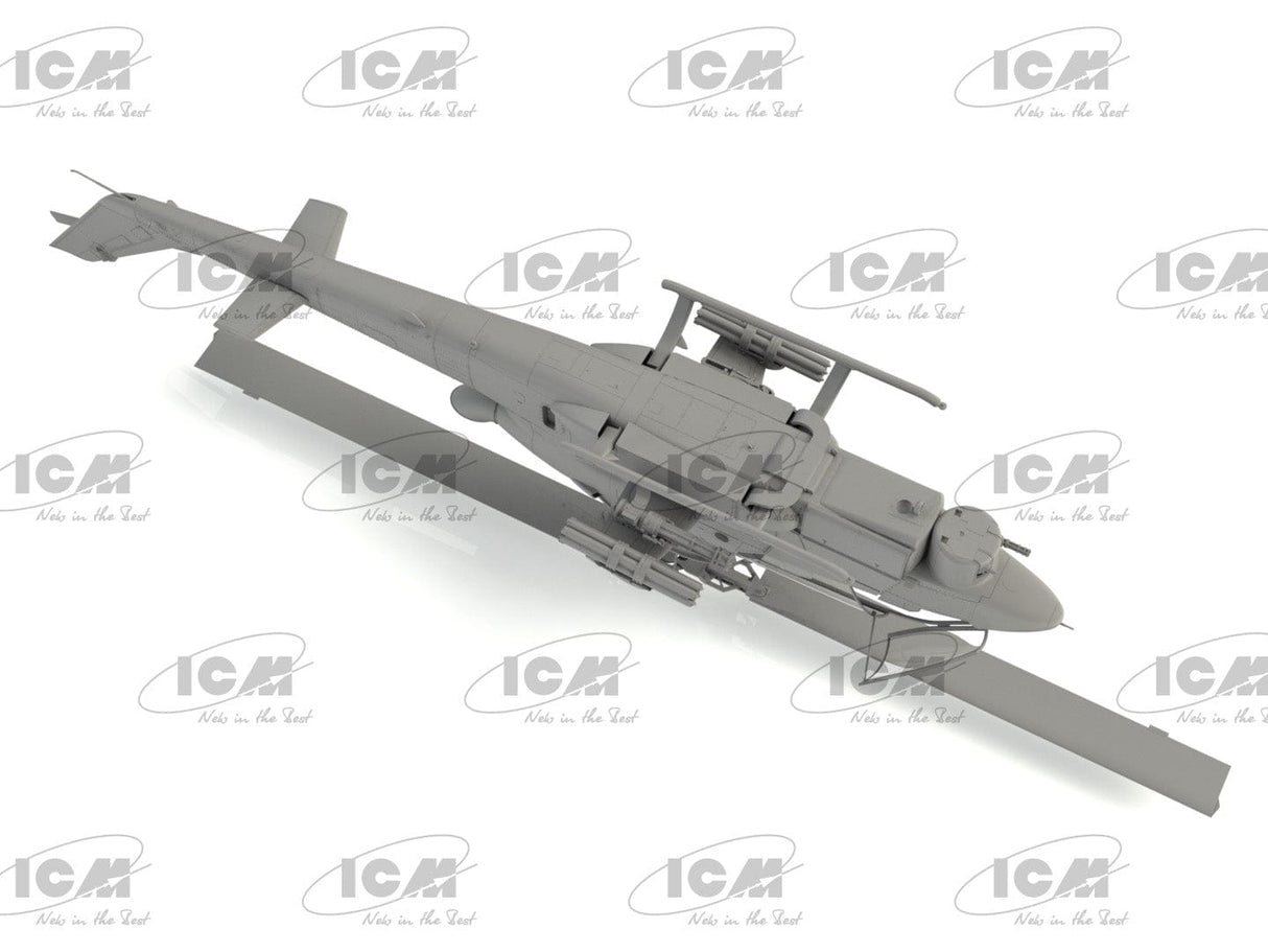 ICM 1/32 AH-1G Cobra with Vietnam War US Helicopter Pilots Plastic Model Kit