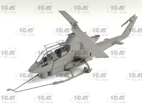 ICM 1/32 AH-1G Cobra with Vietnam War US Helicopter Pilots Plastic Model Kit