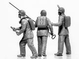 ICM 1/35 Chernobyl#2. Fire Fighters (AC-40-137A firetruck & 4 Figures & diorama base with background) Plastic Model Kit