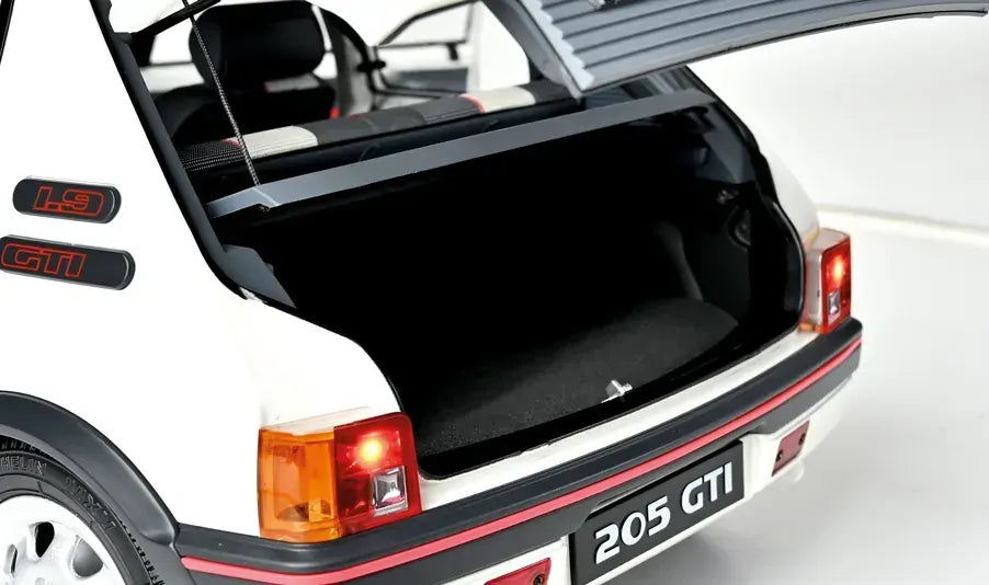 IXO Collections 1/8 Peugeot 205 GTI (White) Full Kit