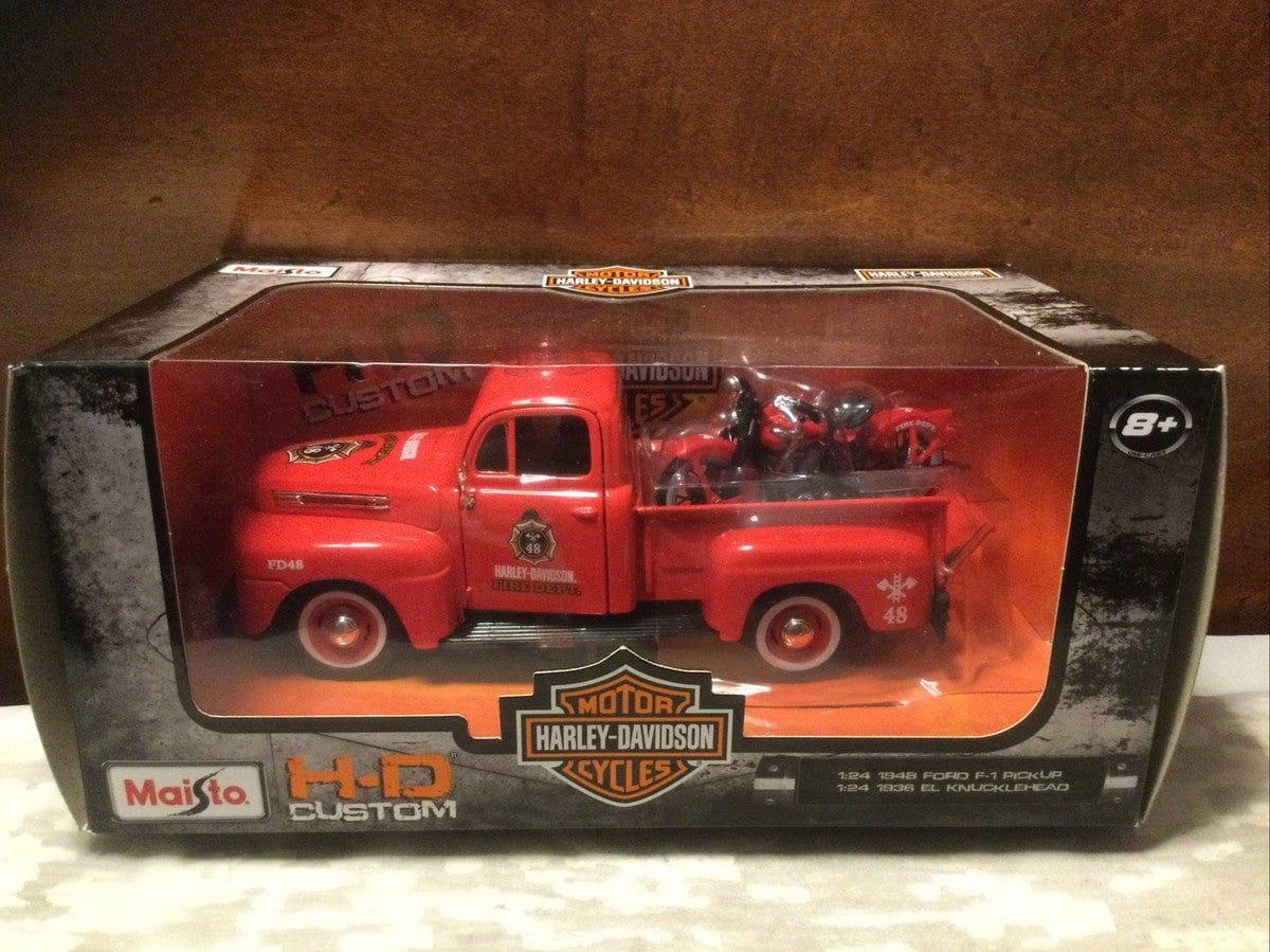 Maisto 1/24 1948 Ford F-1 Fire Truck with 1936 Harley-Davidson EL Knucklehead diecast model