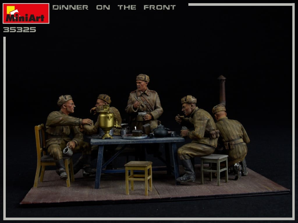 MiniArt 1/35 Dinner on the Front Plastic Model Kit [35325]