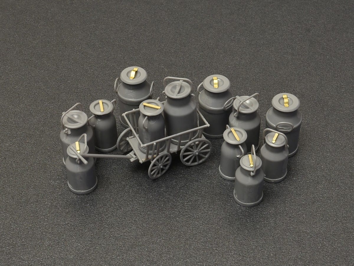 Miniart 1/35 Milk Cans With Small Cart Plastic Model Kit [35580]