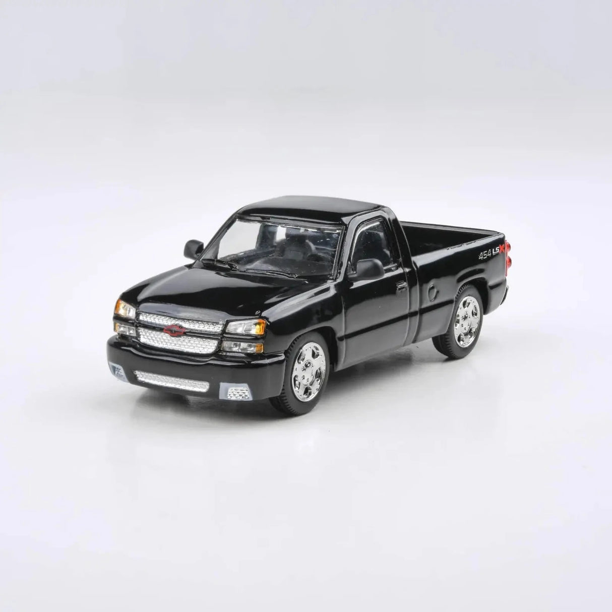 Para64 1/64 2006 Chevrolet Silverado Single Cab Onyx Black Diecast Model Car