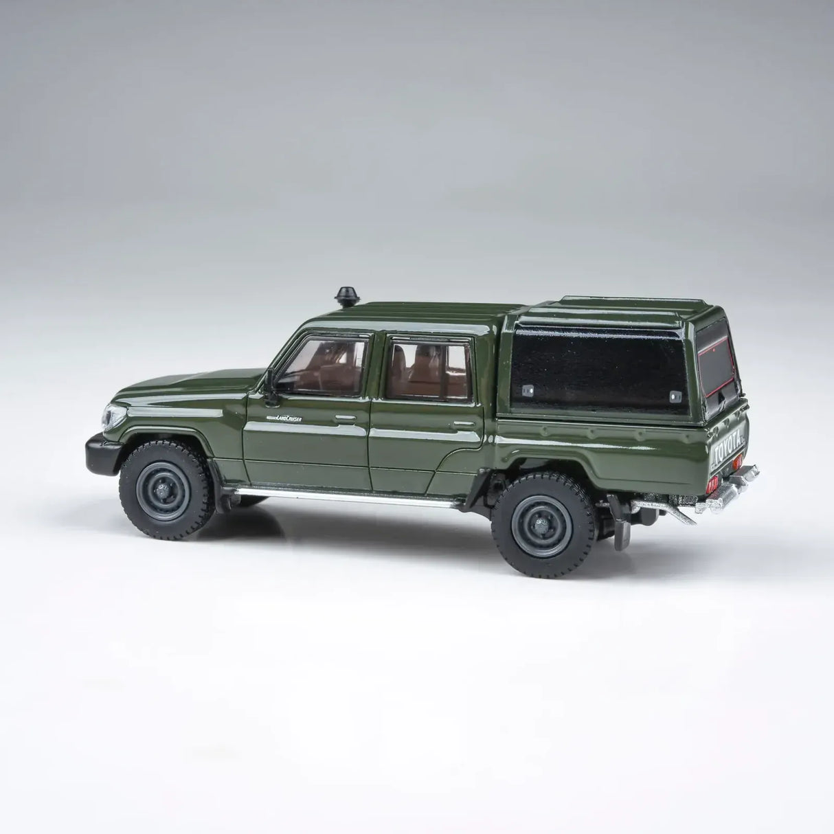 Para64 1/64 2014 Toyota Land Cruiser Dbl Cab Pickup LC79 Military Green RHD