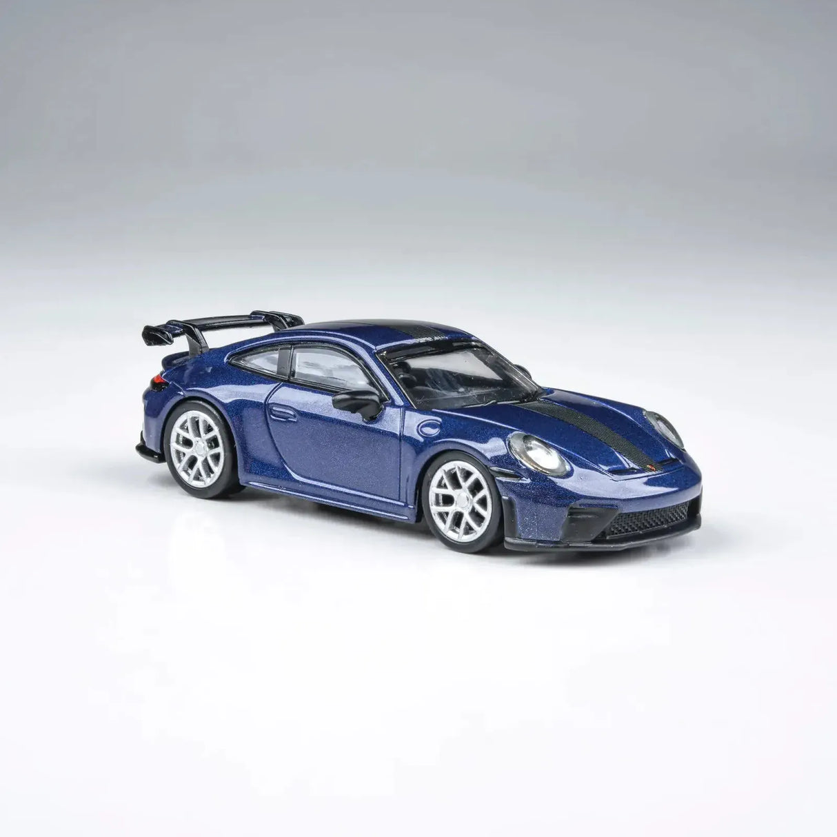 Para64 1/64 2025 Porsche 911 GT3 (992.2) Gentian Blue Metallic RHD