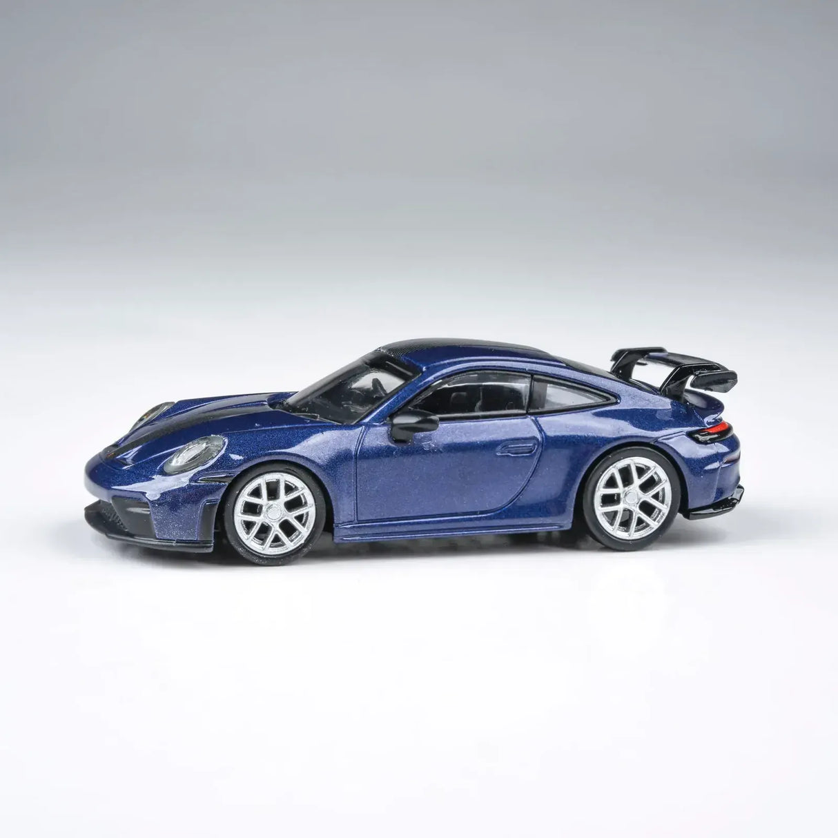 Para64 1/64 2025 Porsche 911 GT3 (992.2) Gentian Blue Metallic RHD