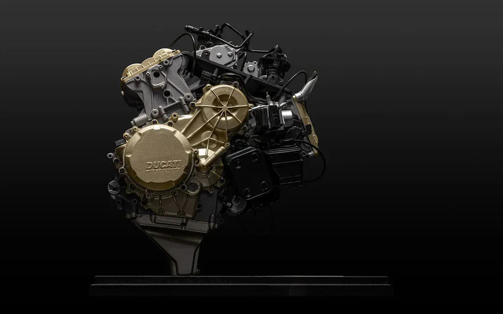 Pocher 1/4 Ducati Superquadro - V2 Engine Model Kit [HKM124]