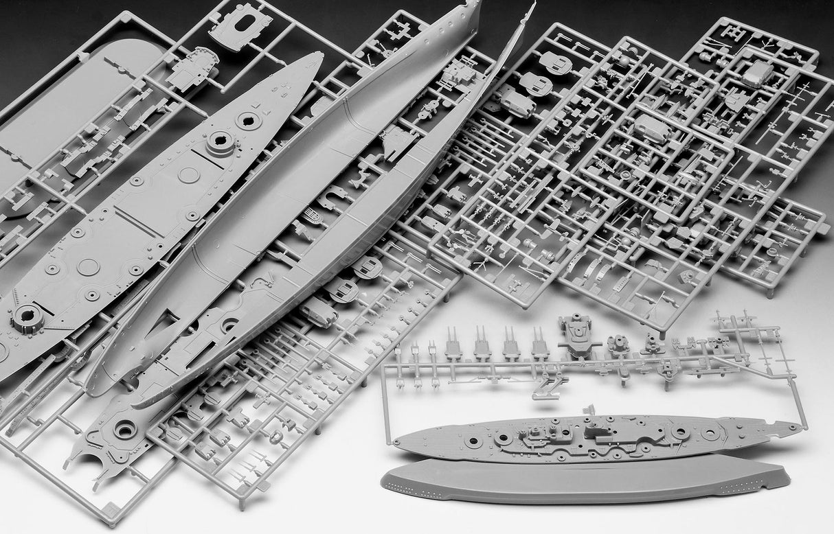 Revell 1/700 The Legendary Bismarck Plastic Model Gift Set [05637] - Hobbytech Toys