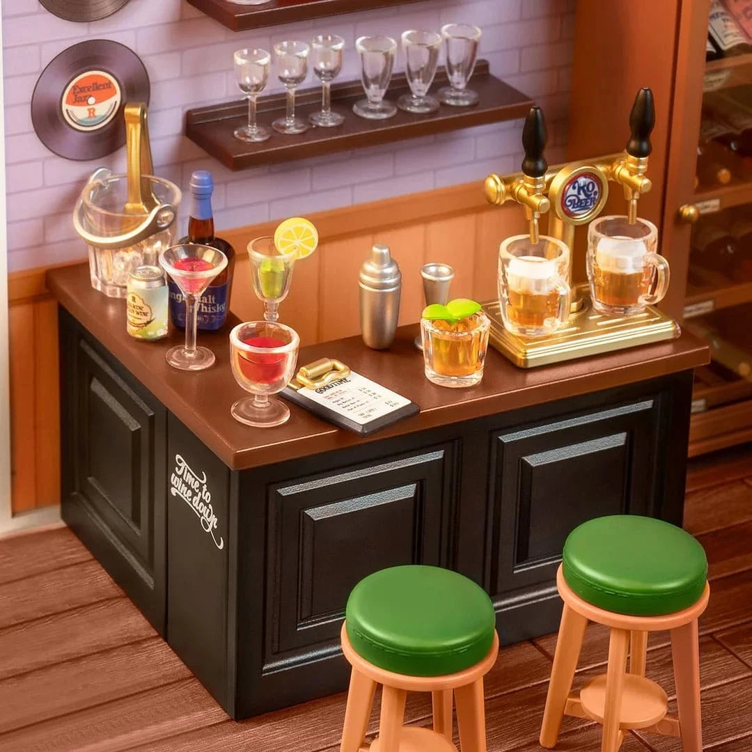 Rolife Plastic Miniature House - Leisurely Cheers Bar [DW012] - Hobbytech Toys
