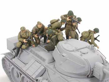 Tamiya 1/48 WWII Russian Infantry and Tank Crew Plastic Model Kit [32521] - Hobbytech Toys