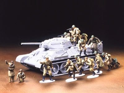 Tamiya 1/48 WWII Russian Infantry and Tank Crew Plastic Model Kit [32521] - Hobbytech Toys