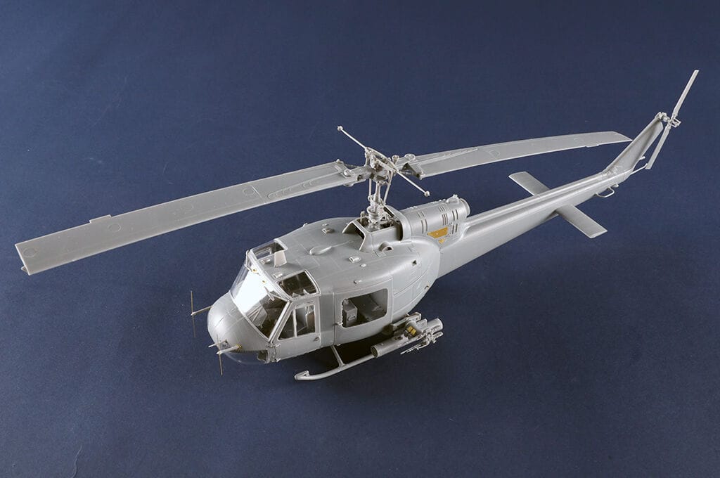 Trumpeter 1/35 UH-1B Huey - Gunship Plastic Model Kit [05112]