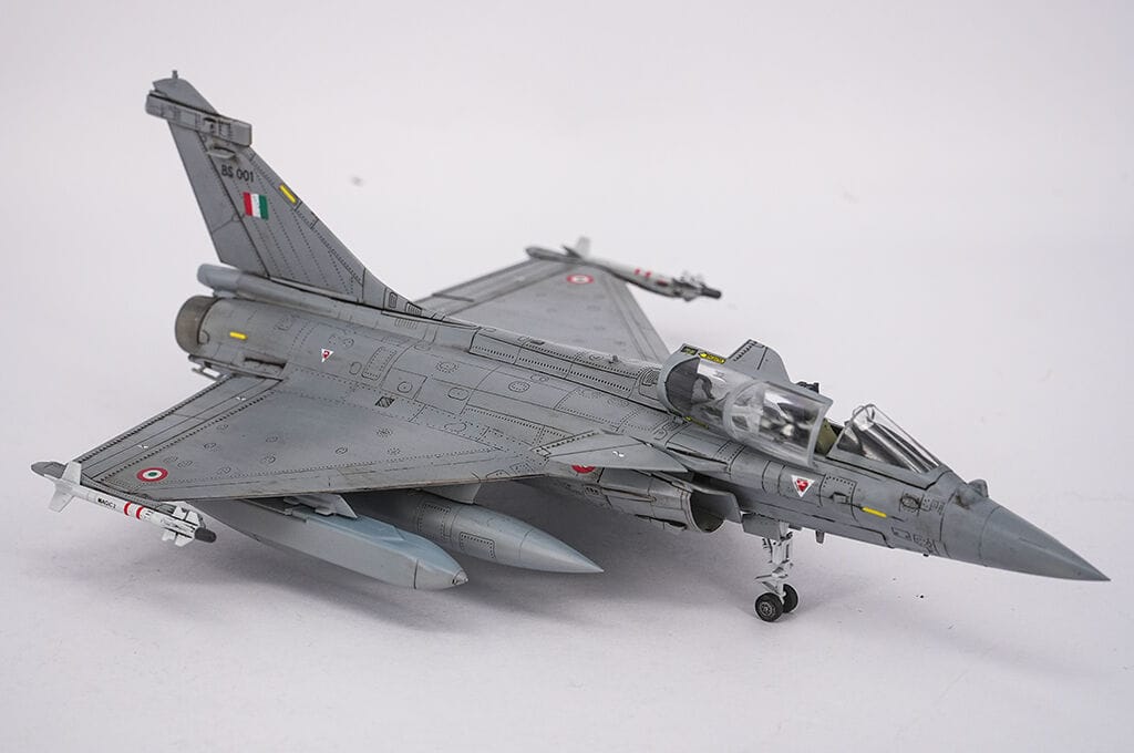Trumpeter 1/72 PAF J-10CE Multi-Role Fighter & IAF Rafale 2 in 1 Plastic Model Kit [01690]